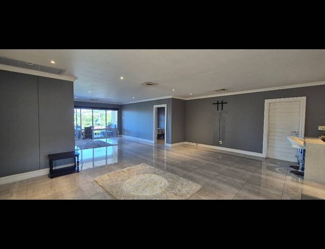 3 BEDROOM APARTMENT FOR SALE IN LA LUCIA